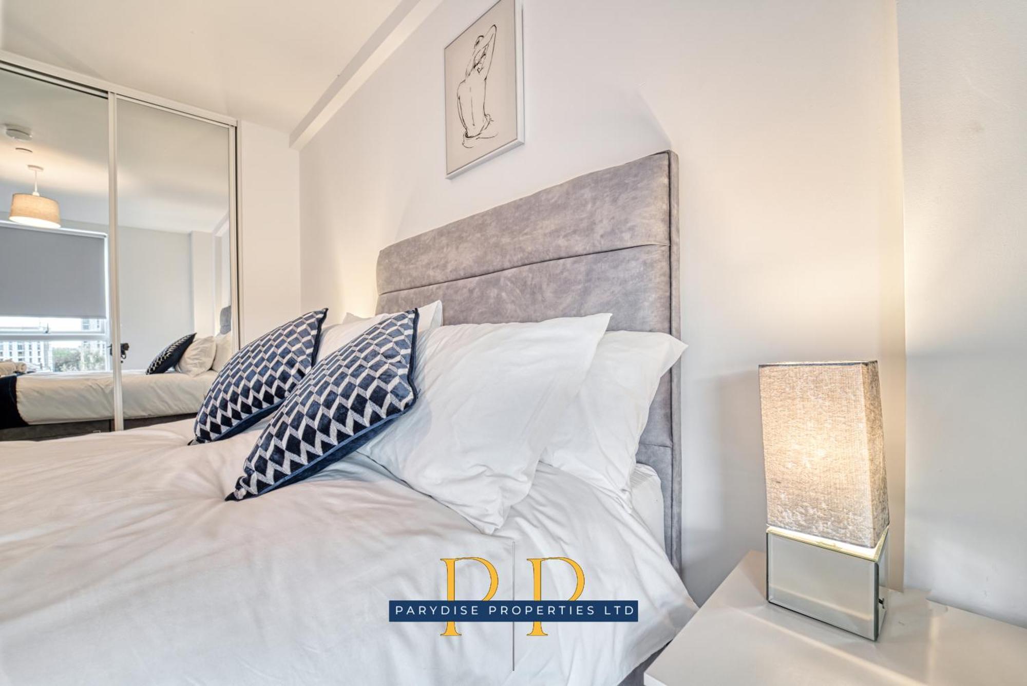The Middlewood Plaza Suite - By Parydise Properties - Business Or Leisure Stays, Central Location, Sleeps 4, Salford Mánchester Exterior foto
